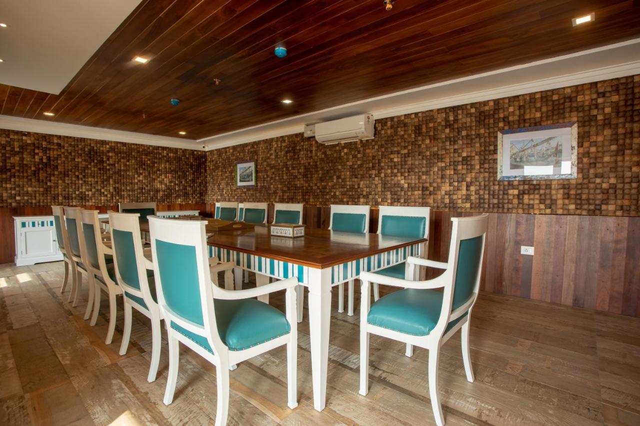 State Beach Resort And Spa Каннур Экстерьер фото